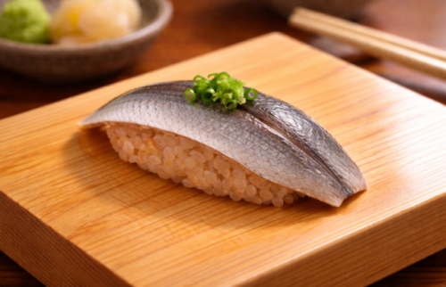 ワタシ、ヒカリモノガ、チョットダメです。